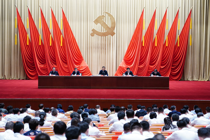 　　9月1日，2021年秋季學(xué)期中央黨校（國家行政學(xué)院）中青年干部培訓(xùn)班在中央黨校開班。中共中央總書記、國家主席、中央軍委主席習(xí)近平在開班式上發(fā)表重要講話。新華社記者 翟健嵐 攝